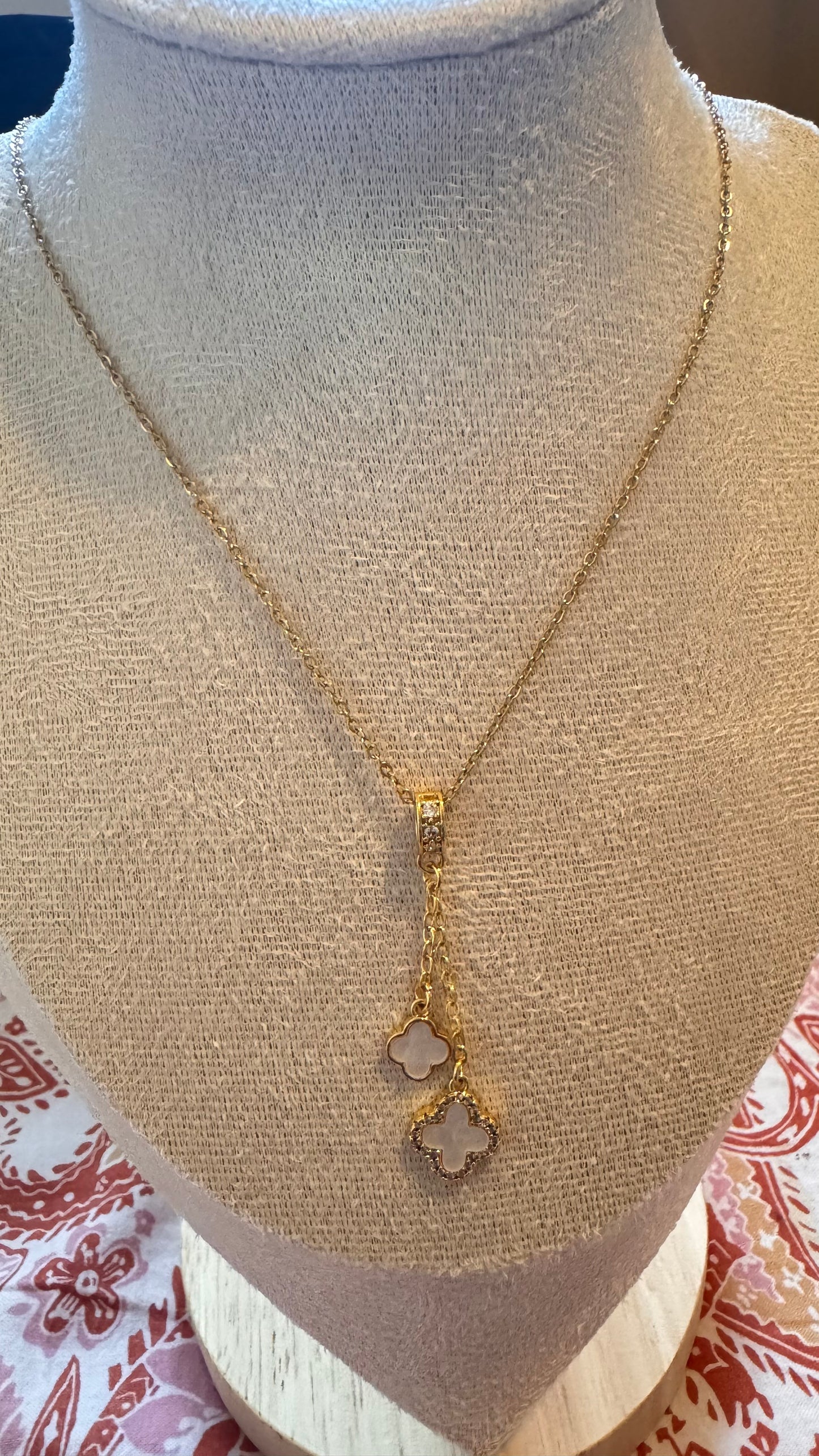 ÉCLAT FLEUR
LARIAT NECKLACE